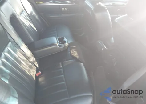 2007 Lincoln Town Car Executive z USA, uszkodzony, nr VIN 1LNHM88W77Y634900